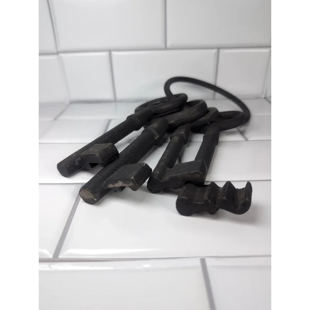 Vintage Jail House Iron Skeleton Keys On Ring 4 Keys Rustic Cast Iron